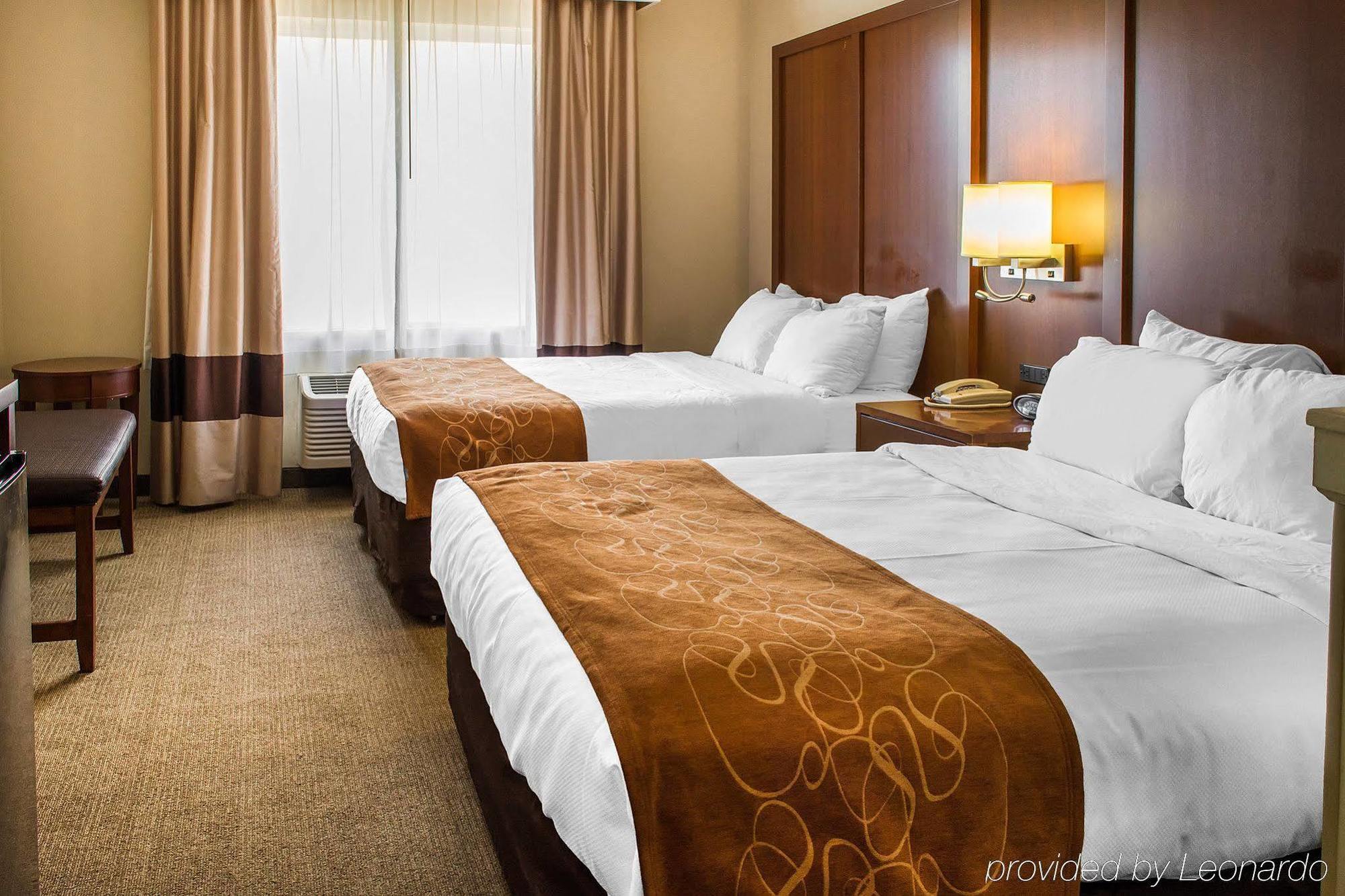 Quality Suites Waldorf Exteriér fotografie